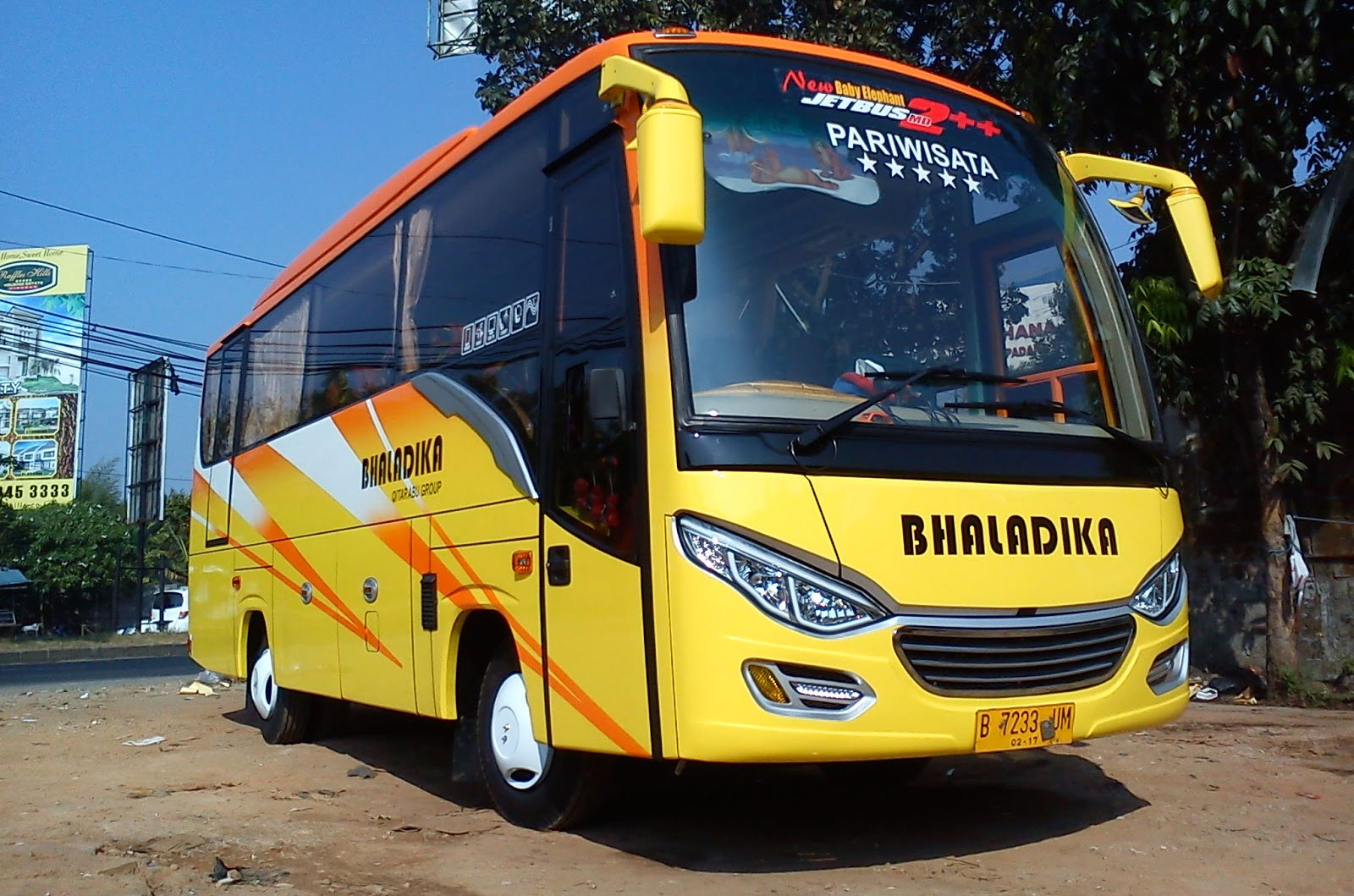 Bus Pariwisata Bhaladika Transport Jakartarentbus
