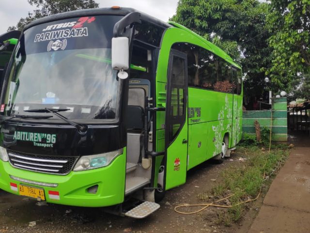 Medium Bus Pariwisata Abituren