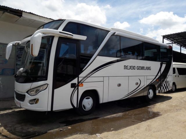 Bus Pariwisata Rejeki Gemilang