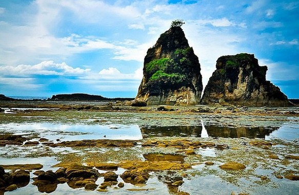 PANTAI TANJUNG LAYAR