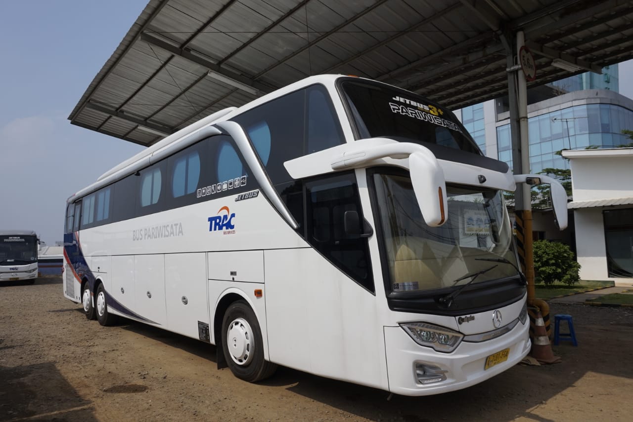 Sewa Bus Luxury Trac