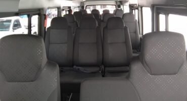 mobil elf muat berapa orang