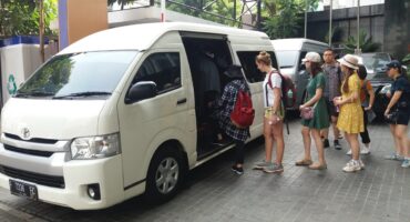 toyota hiace muat berapa orang