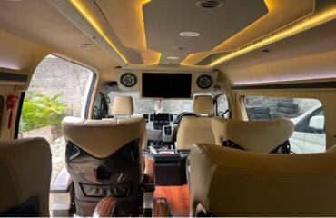 Hiace 8 Seater