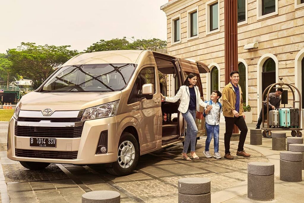 sewa hiace dengan driver