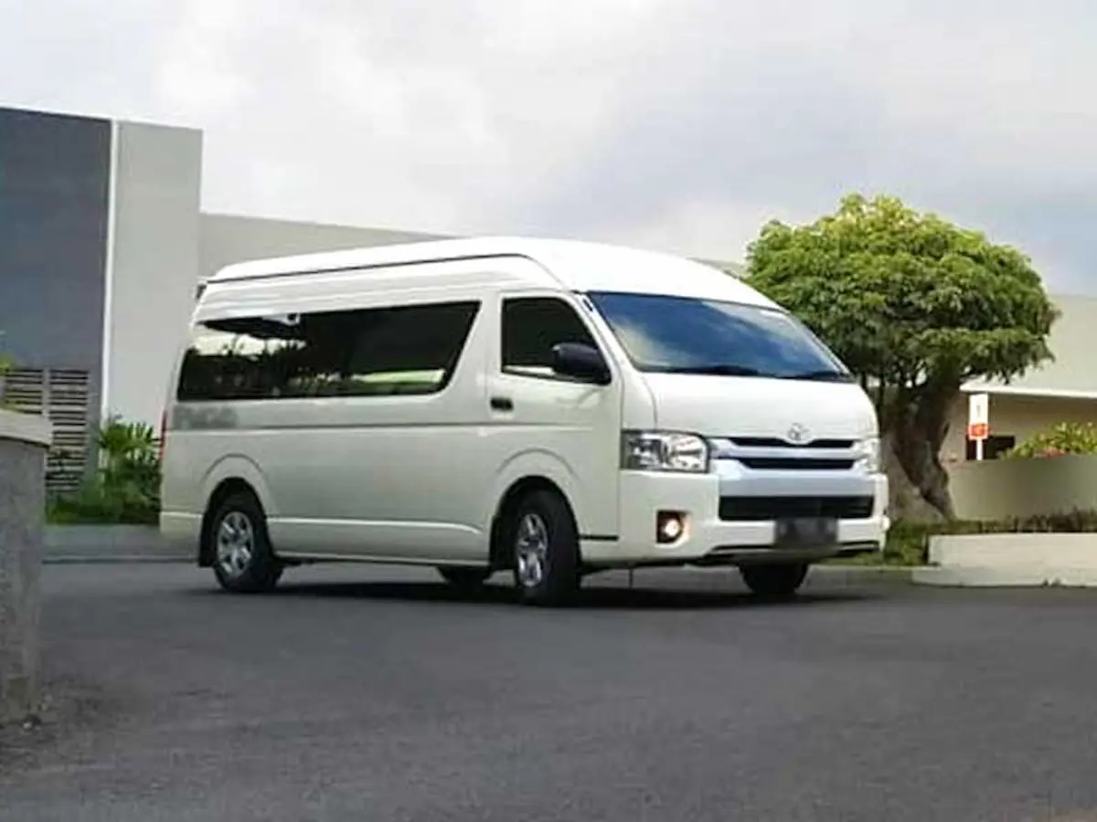 sewa-hiace-premio-cilandak-nyaman-untuk-wisata sewa hiace premio cilandak