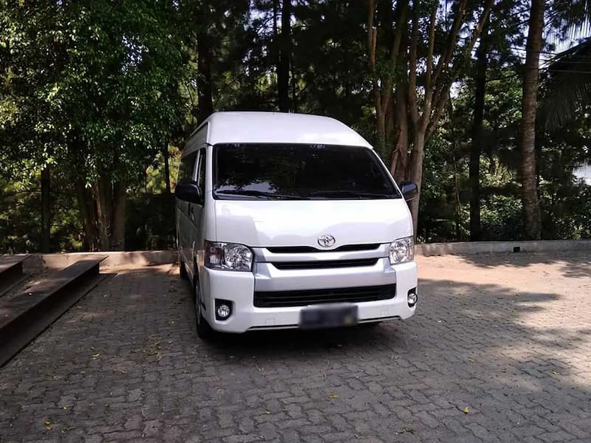 sewa-hiace-premio-kebayoran-baru-solusi-transportasi-nyaman sewa hiace kebayoran baru