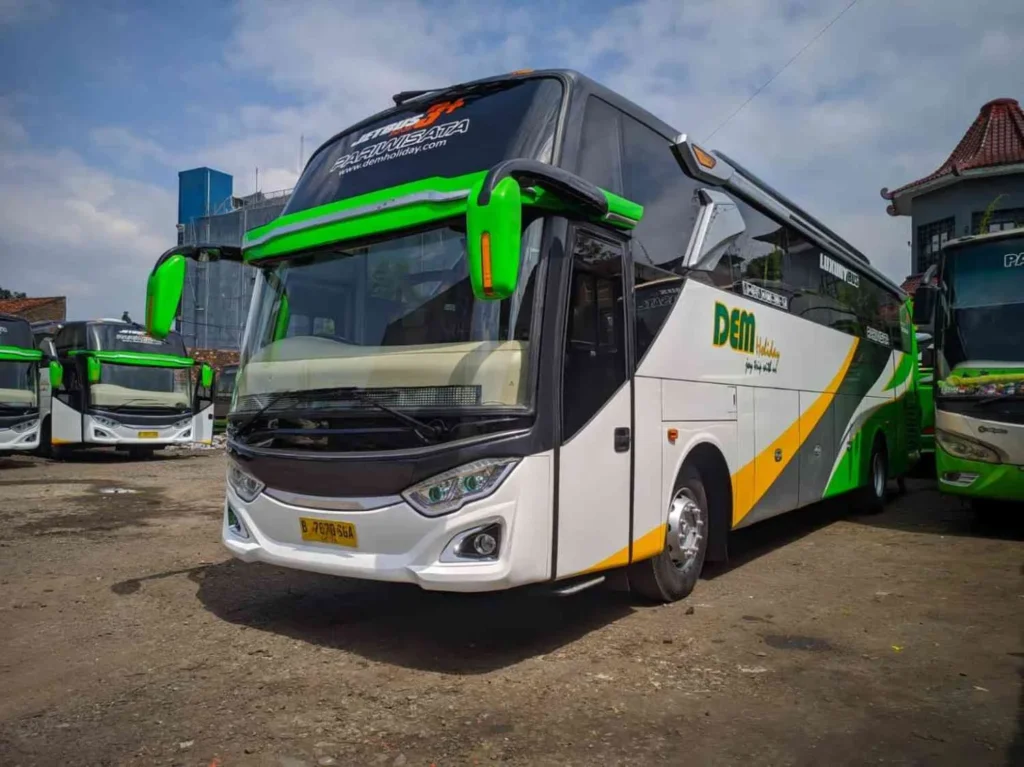 Tips praktis dalam melakukan review perusahaan sewa bus pariwisata terpercaya